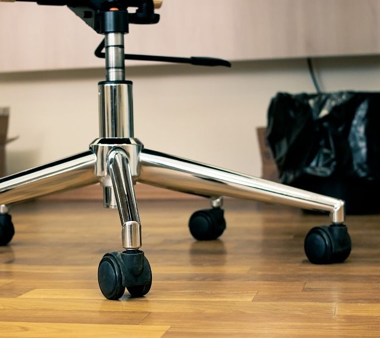 5 Best Office Chair Wheels for Hardwood Floors of 2022