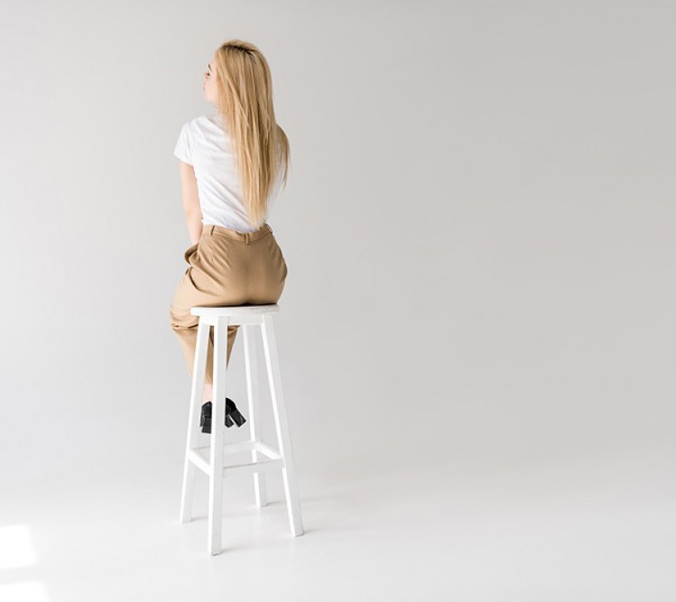 Sitting on chair without back support