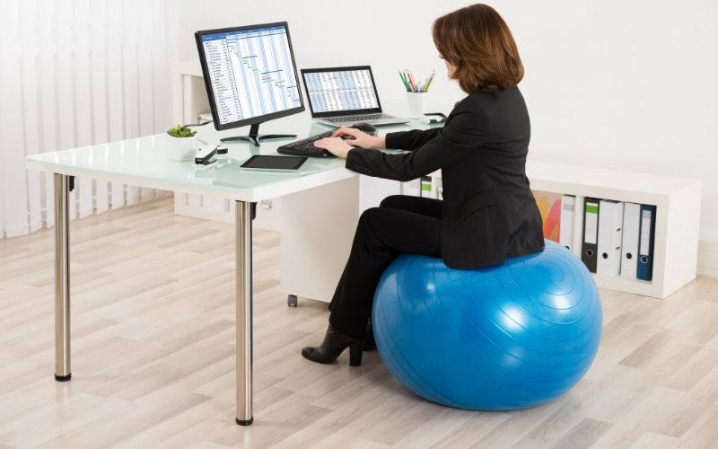 Swiss Balls for office chairs - Do they work? - zoinomics