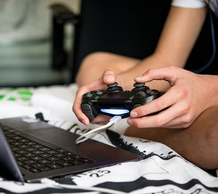 Is The PS4 Controller Ergonomic? ToErgonomics